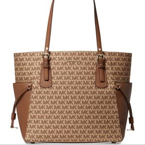 Michael Kors-Jacquard Signature Voyager East West